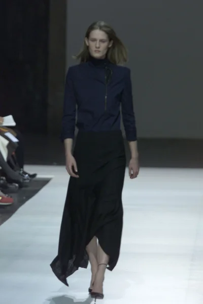 Look 16